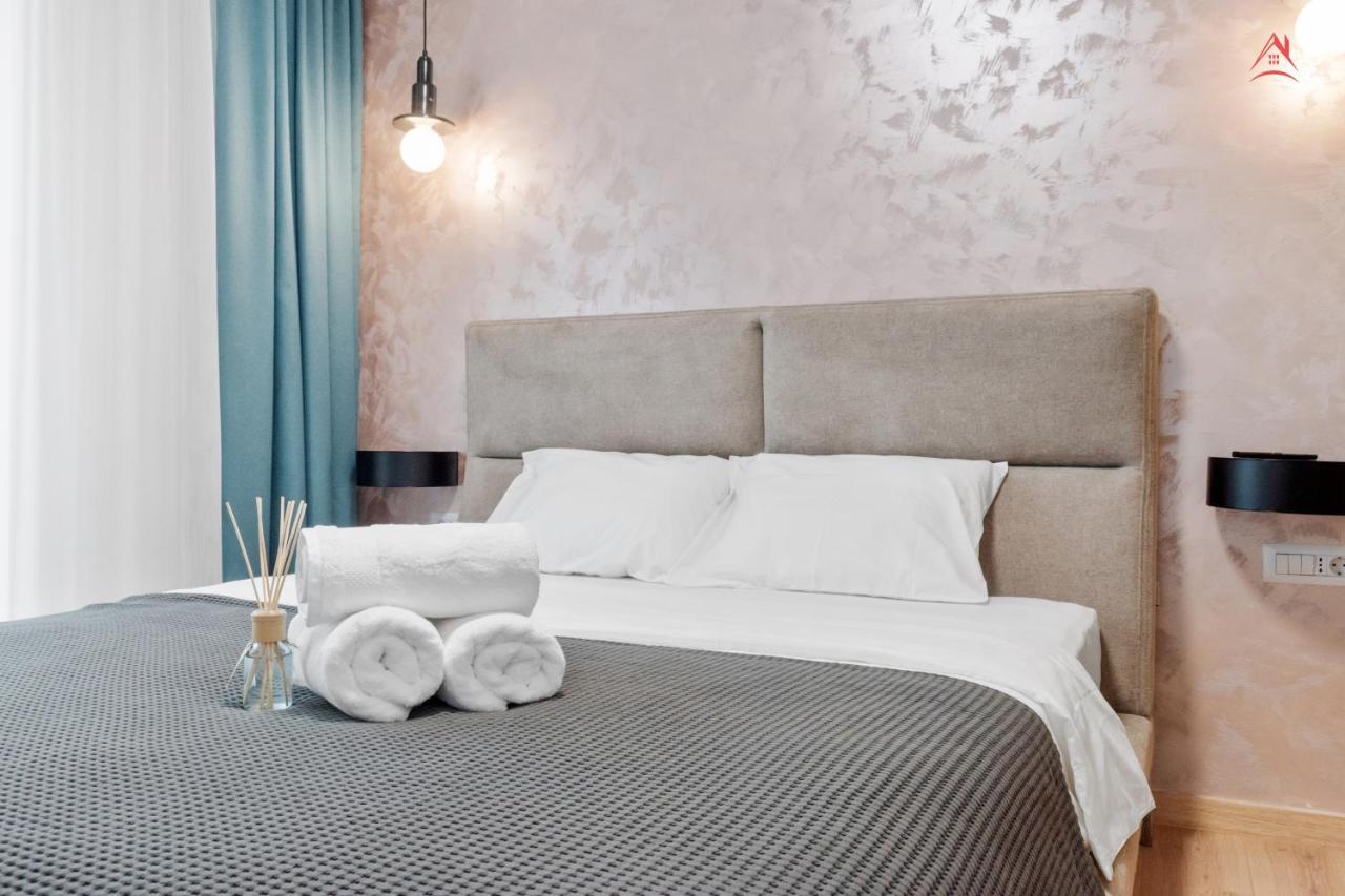 Apartament Opera Residence - Cismigiu, Eroilor, Free Private Parking Bukarest Exteriör bild