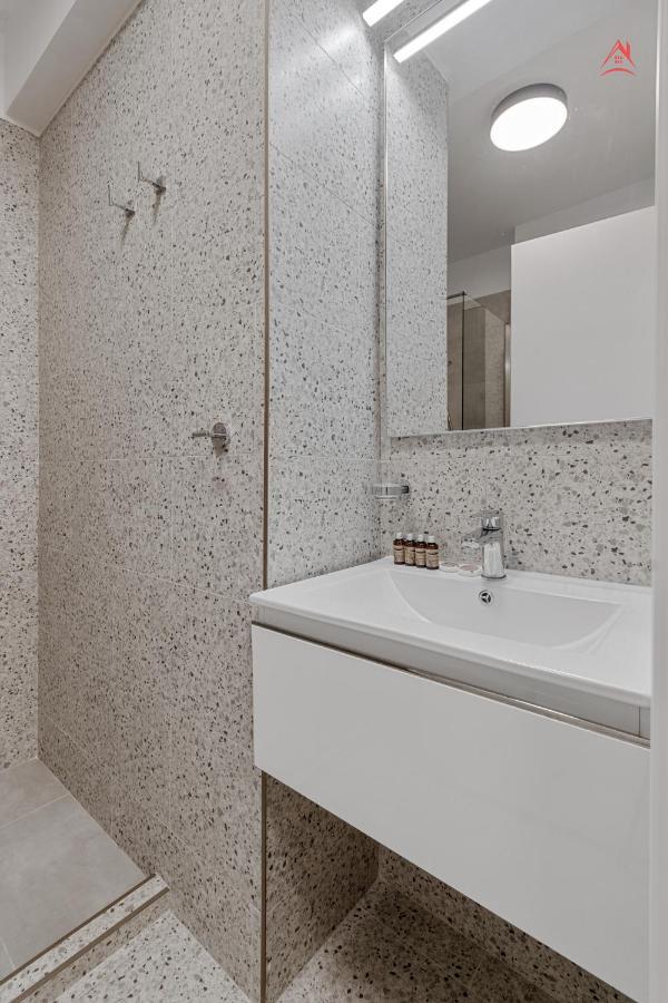 Apartament Opera Residence - Cismigiu, Eroilor, Free Private Parking Bukarest Exteriör bild